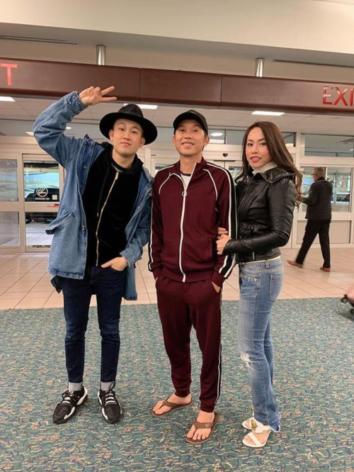 Em gái Phương Trang đón Hoài Linh tại sân bay.